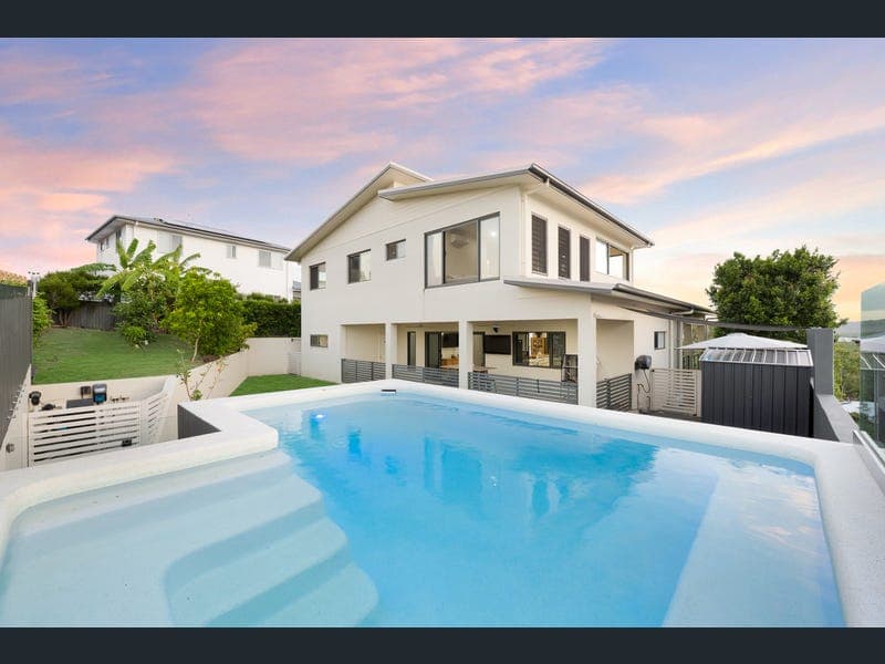 24 Deedes Crescent, Bushland Beach — photo 1 of 5