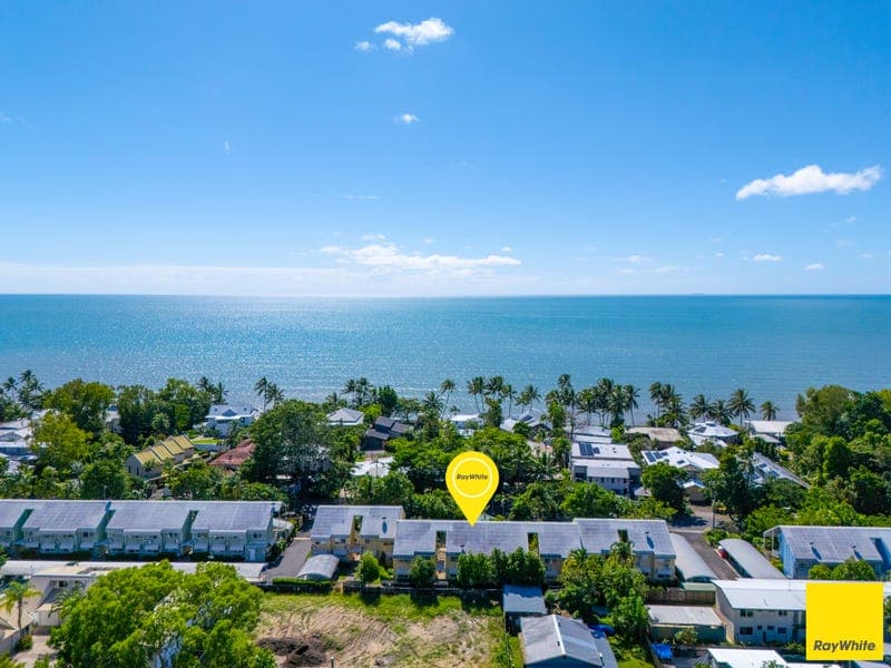 21/1-19 Poinciana Street, Holloways Beach — photo 1 of 5
