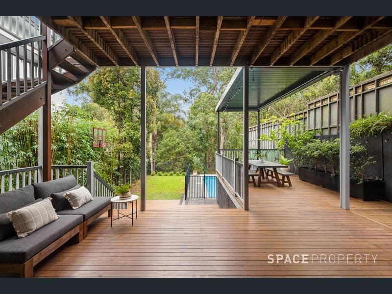 33 Fifth Avenue, Bardon — photo 1 of 5