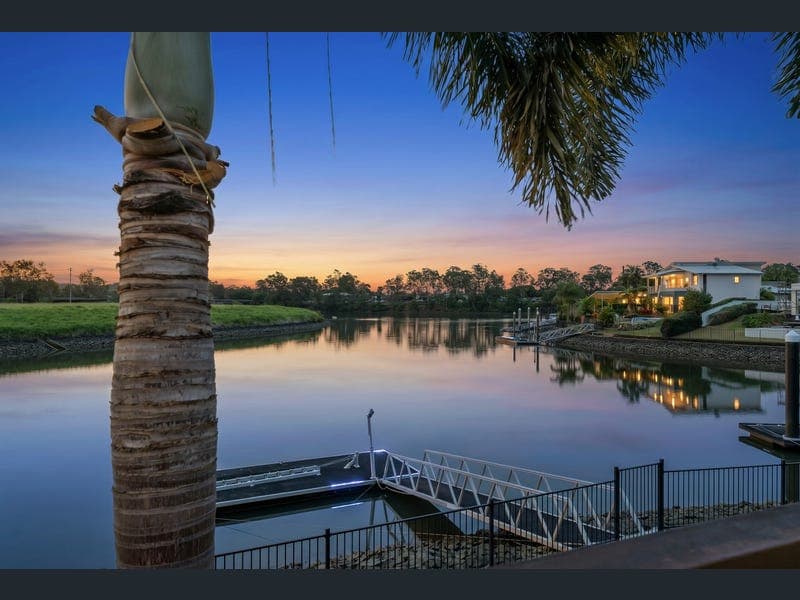 24 Ferrymans Court, Helensvale — photo 1 of 5
