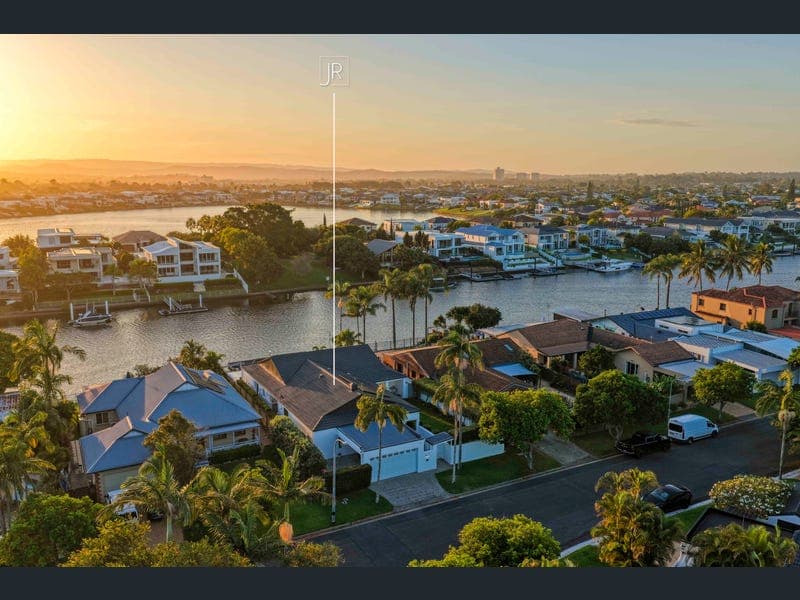 42 River Crescent, Broadbeach Waters — photo 1 of 5
