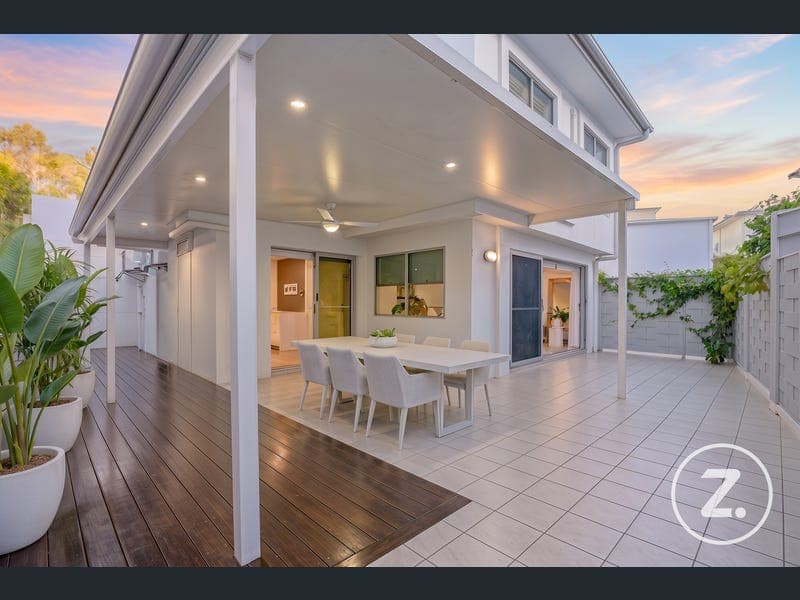 8/41 Dixon Street, Coolangatta — photo 1 of 5