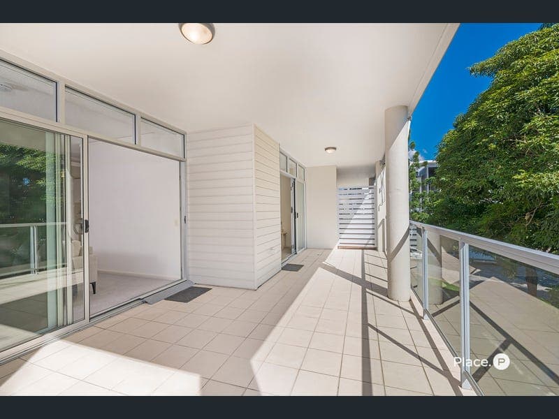 23/18 Ferry Lane, Bulimba — photo 1 of 5