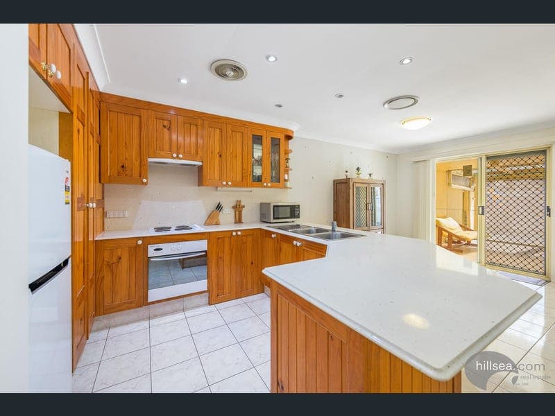 20 Trade Winds Drive, Helensvale — photo 1 of 5