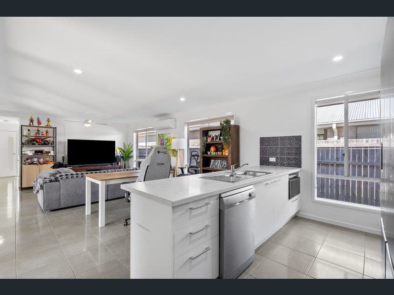 52 Vince Elmore Way, Redbank Plains — photo 1 of 5