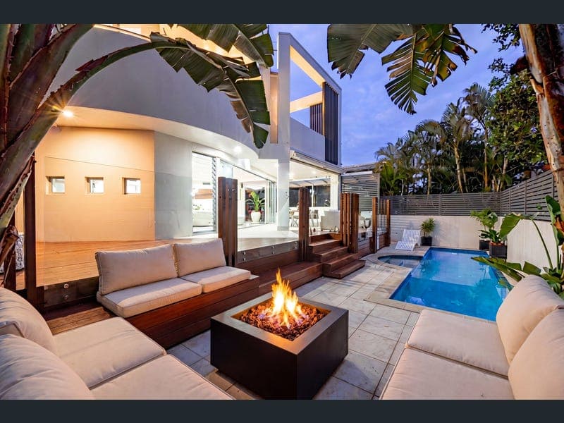 2/44 Tamborine Street, Mermaid Beach — photo 1 of 5