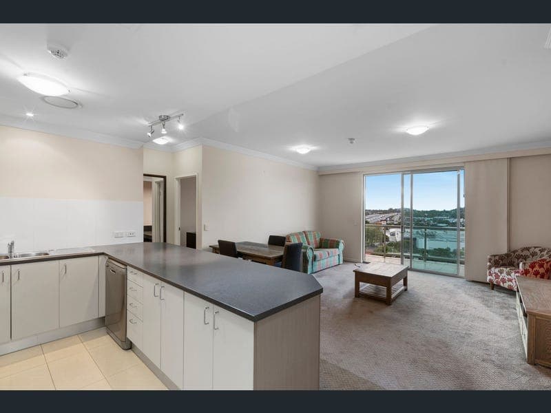 906/14-16 Carol Avenue, Springwood — photo 1 of 5