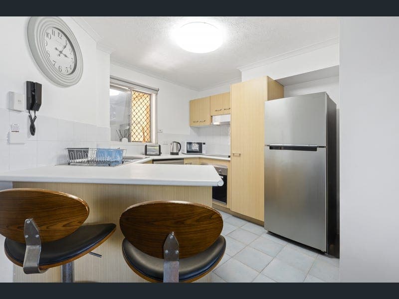 5/3-5 Anembo Street, Surfers Paradise — photo 1 of 5
