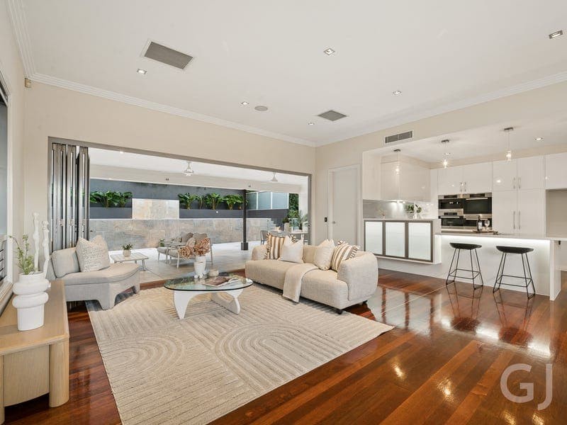 70 Angliss Street, Wilston — photo 1 of 5