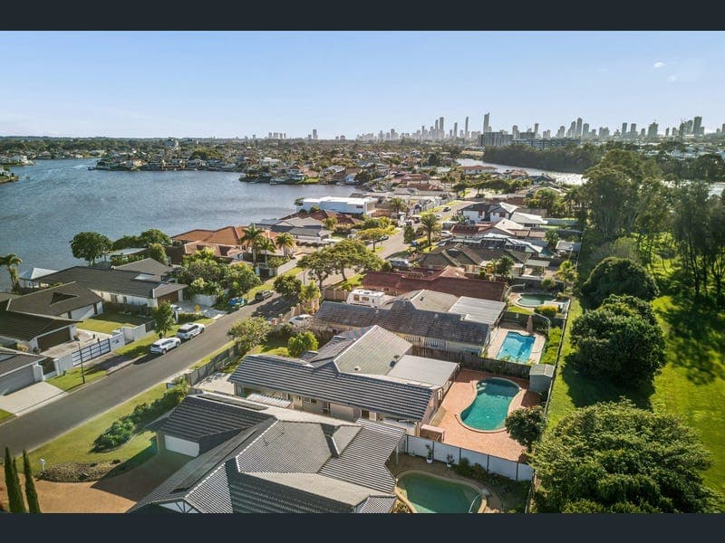 39 Port Jackson Boulevard, Clear Island Waters — photo 1 of 5