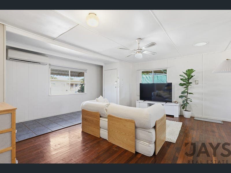 18 Crystal Street, Mount Isa — photo 1 of 5