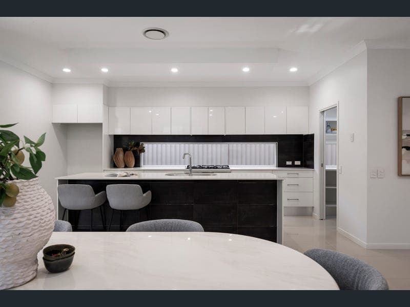31 Clarke Street, Hendra — photo 1 of 5