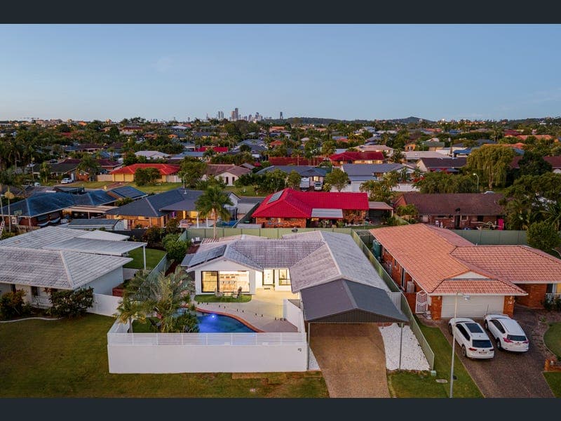 14 Whipbird Court, Burleigh Waters — photo 1 of 5
