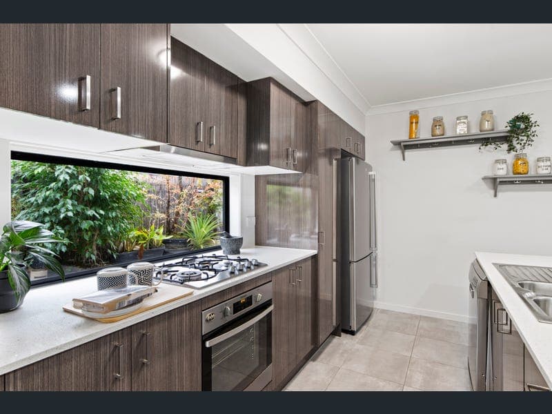 15 Hollyoak Crescent, Pimpama — photo 1 of 5