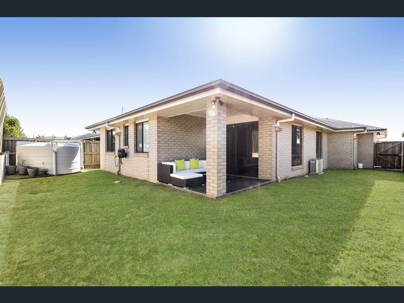 14 Whitewood Way, Cotswold Hills — photo 1 of 5