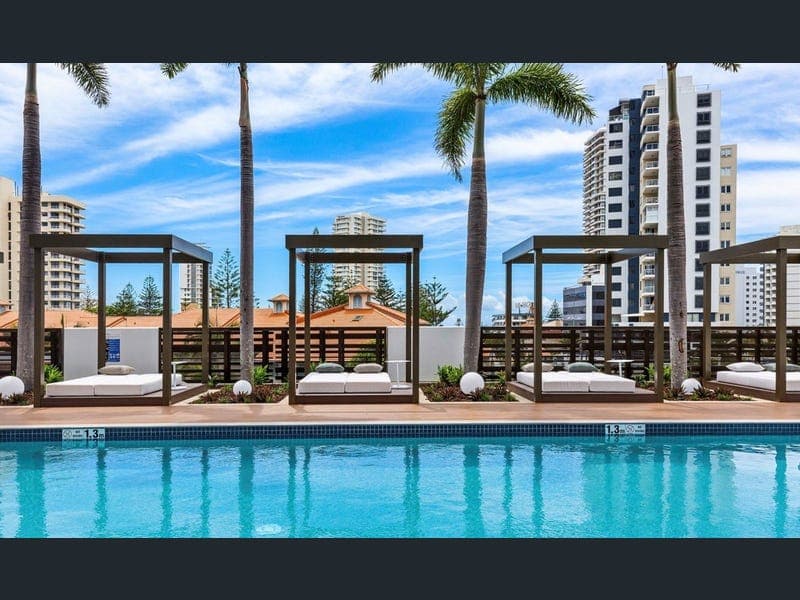 2/31 Queensland Avenue, Broadbeach — photo 1 of 5