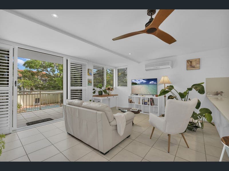 1/4 Edgar Bennett Avenue, Noosa Heads — photo 1 of 5