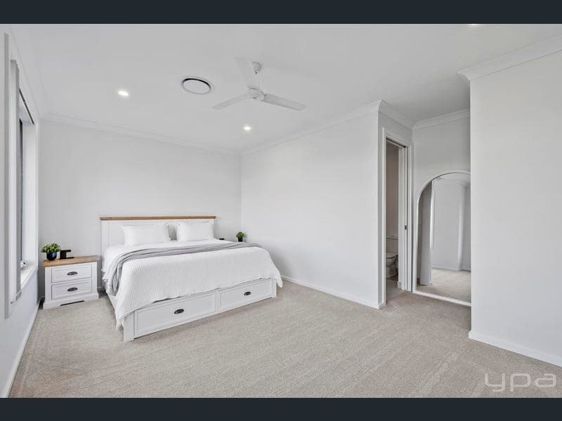 132 Jackson Crescent, Gleneagle — photo 1 of 5