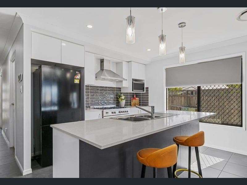 2 Kelvin Court, Flagstone — photo 1 of 5