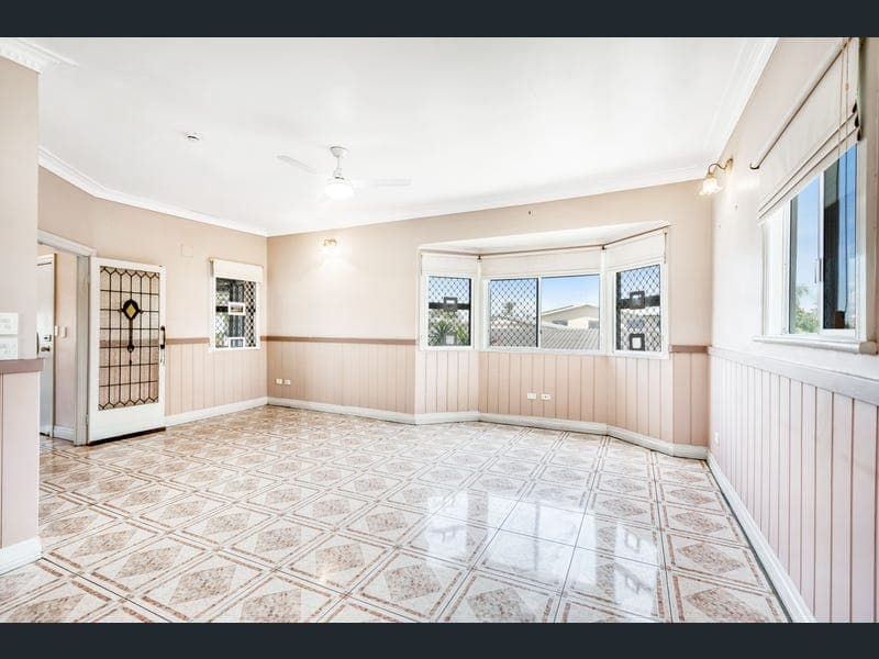 41 Robertson Avenue, Margate — photo 1 of 5