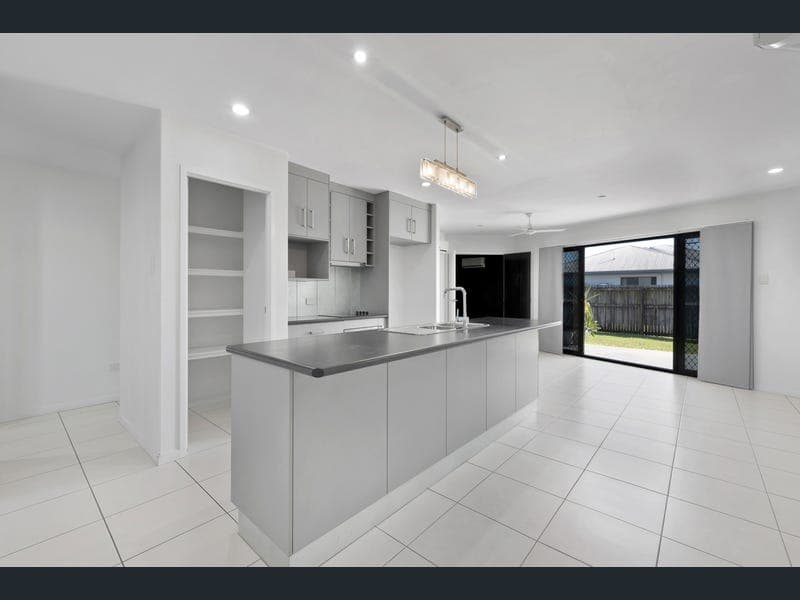 11 Lancaster Way, Ooralea — photo 1 of 5