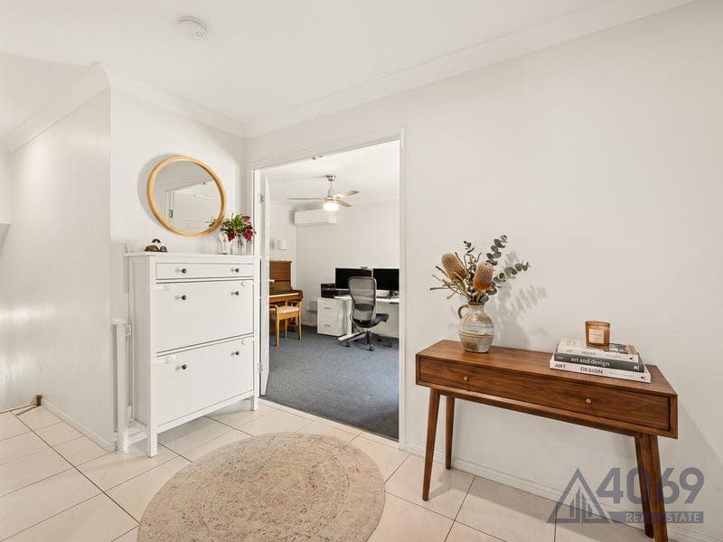 3 York Close, Oxley — photo 1 of 5