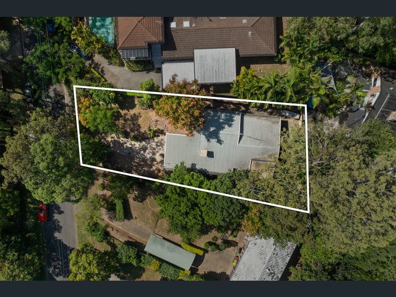7 Wandella Street, Chapel Hill — photo 1 of 5