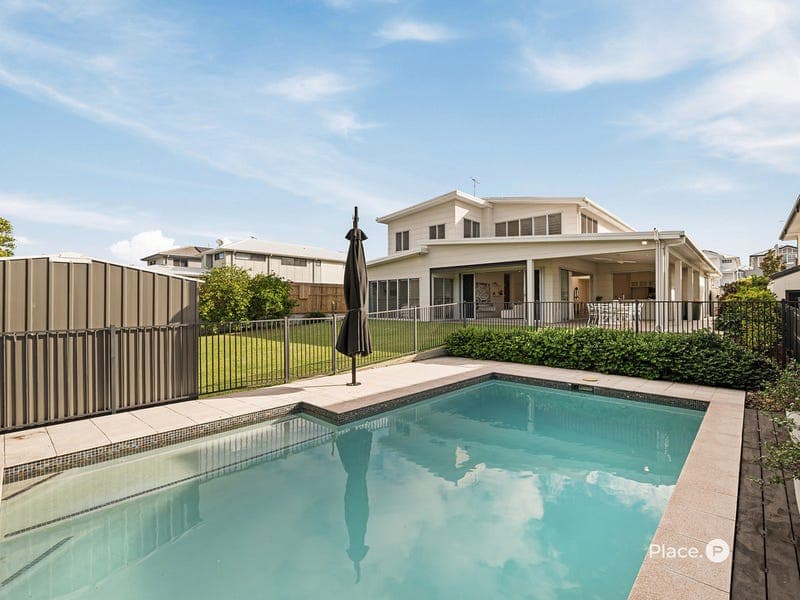 16 Delsie Street, Cannon Hill — photo 1 of 5