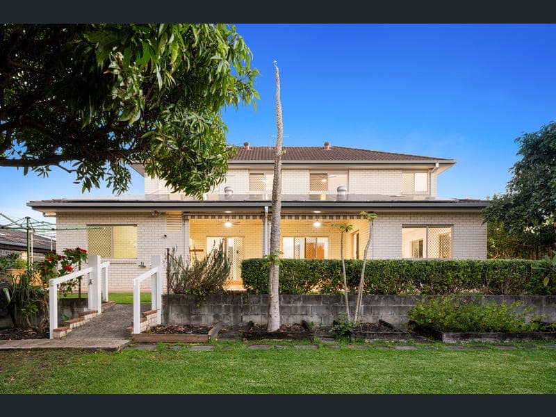 6 Stoddart Court, Carindale — photo 1 of 5