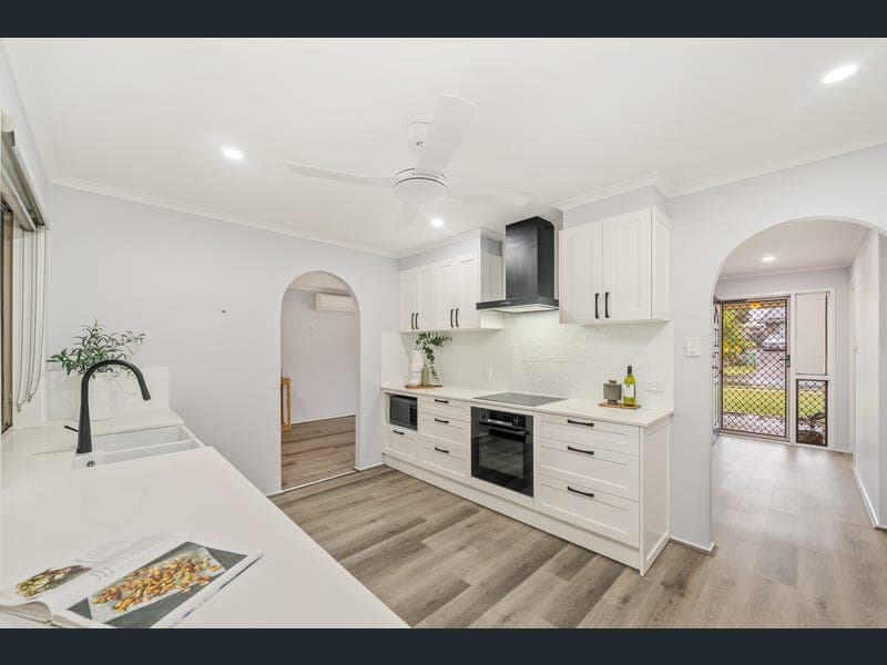 31 Kentwood Drive, Bray Park — photo 1 of 5