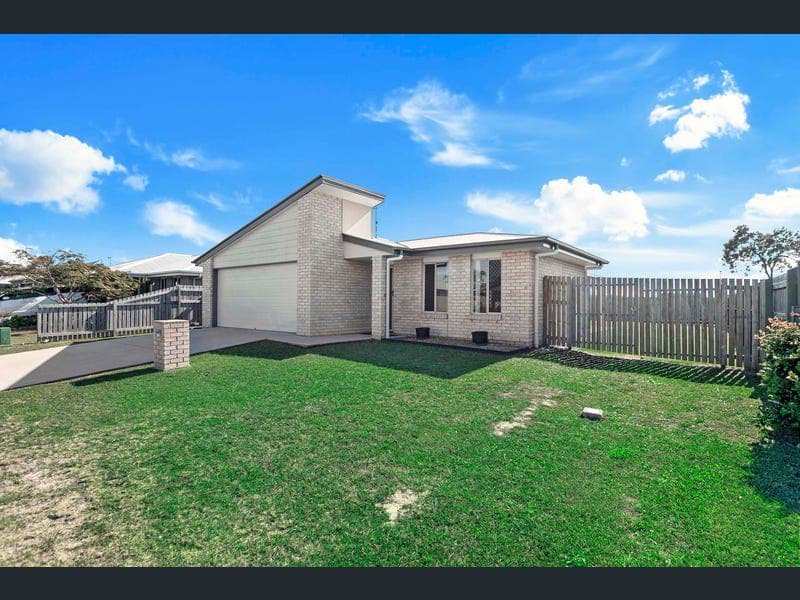 20 Larissa Way, Urangan — photo 1 of 5
