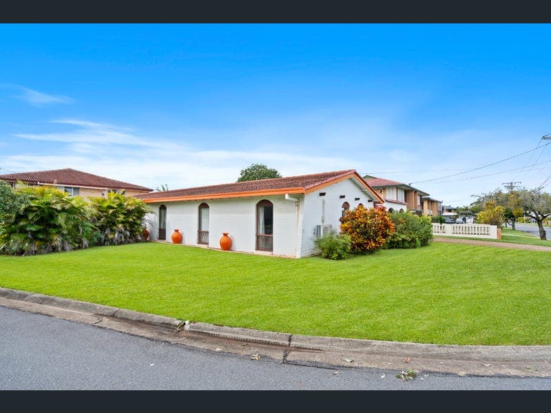 16 Glenlyn Street, Wynnum West — photo 1 of 5