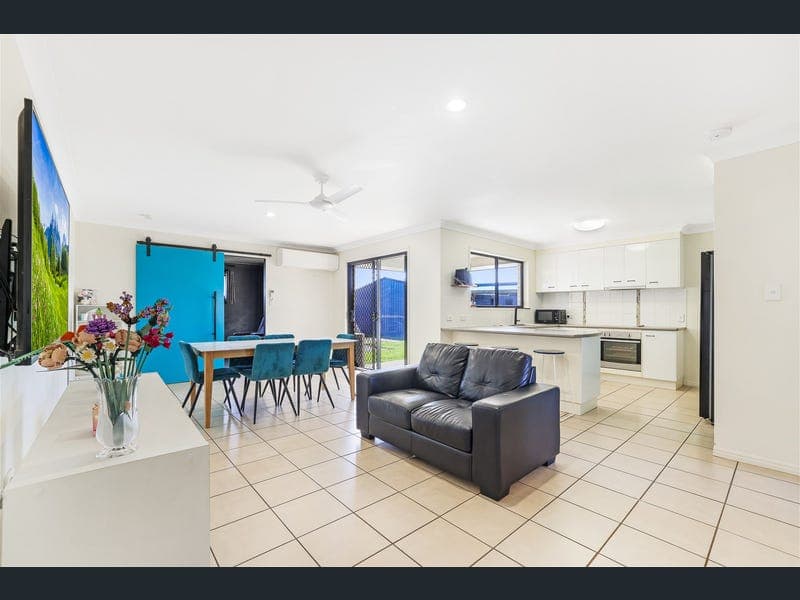 19 Blake Court, Thabeban — photo 1 of 5