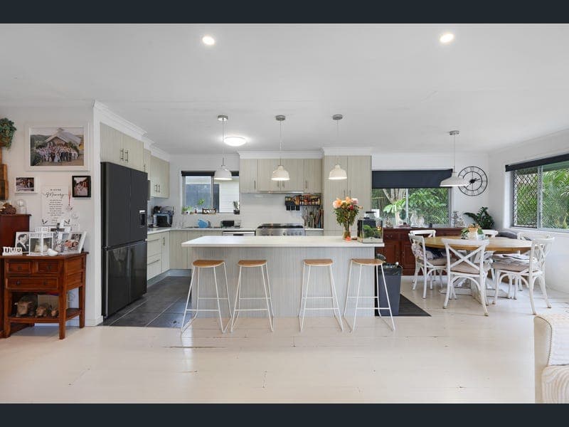 12 Gurrah Avenue, Southport — photo 1 of 5
