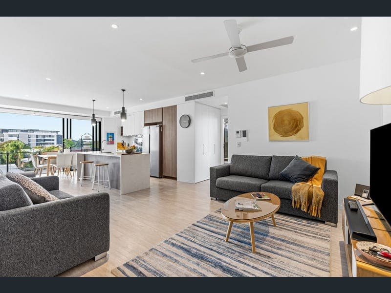 404/106 Pacific Parade, Bilinga — photo 1 of 5
