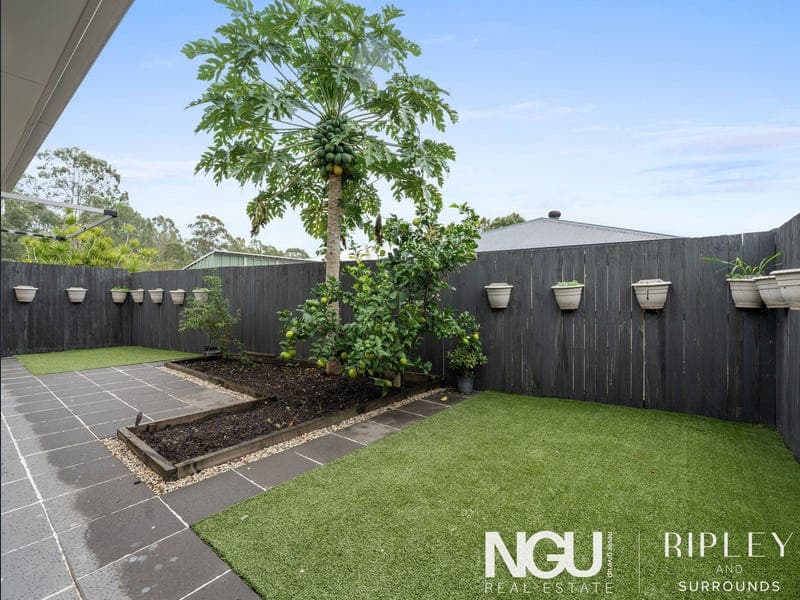 32 Walter Williams Crescent, Redbank Plains — photo 1 of 5