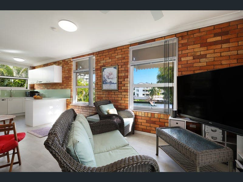 10/14 Paradise Island, Surfers Paradise — photo 1 of 5