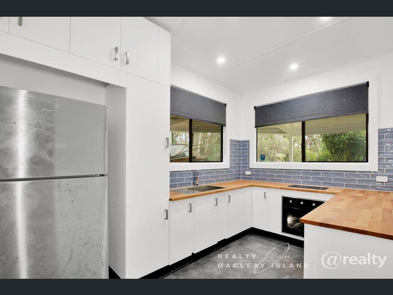42 Alexander Street, Macleay Island — photo 1 of 5