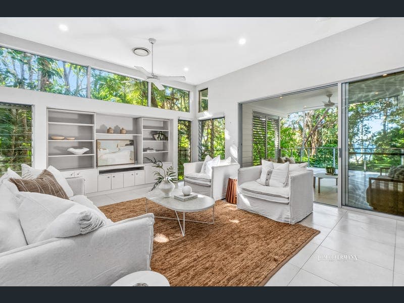 16 Seaview Terrace, Sunshine Beach — photo 1 of 5