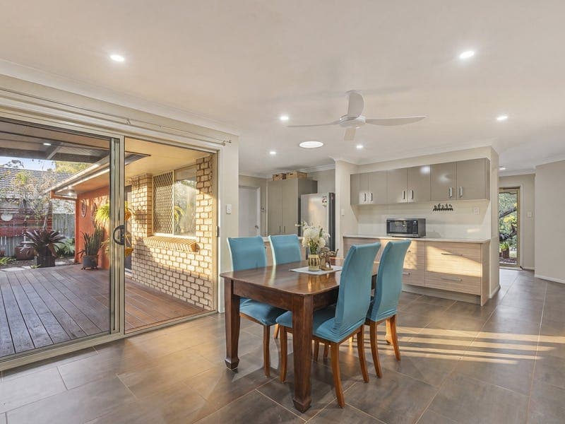 3 Oasis Court, Morayfield — photo 1 of 5