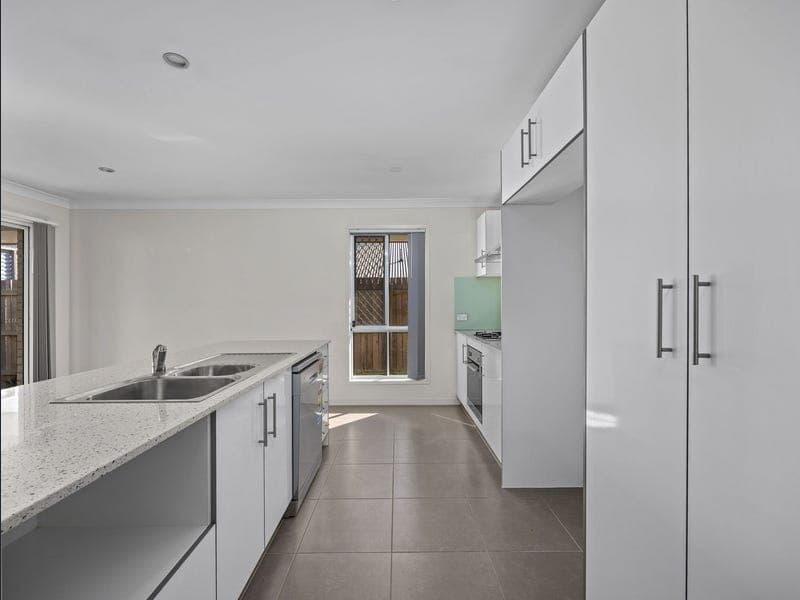 9 Spey Close, Deebing Heights — photo 1 of 5