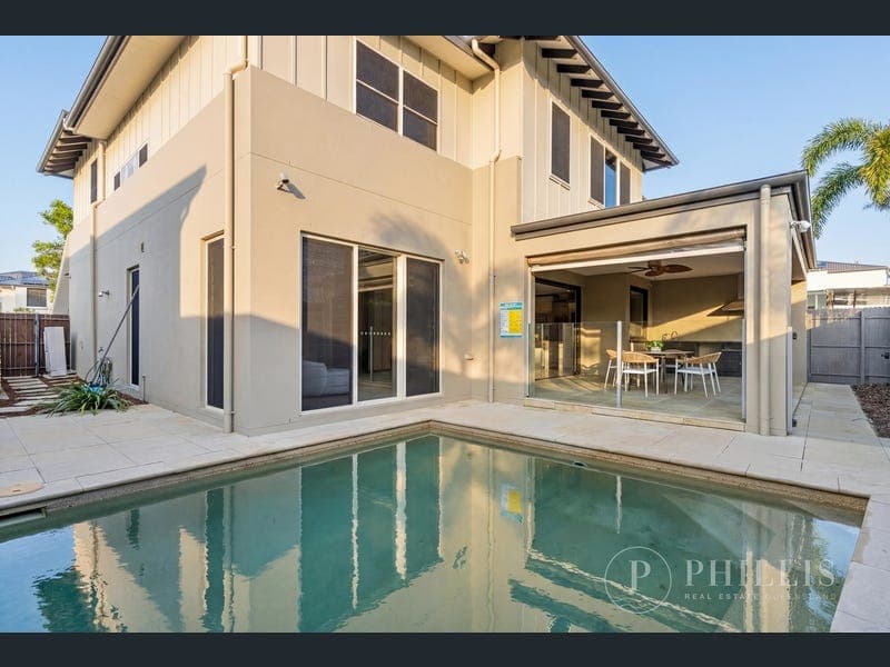 104 Compass Drive, Biggera Waters — photo 1 of 5