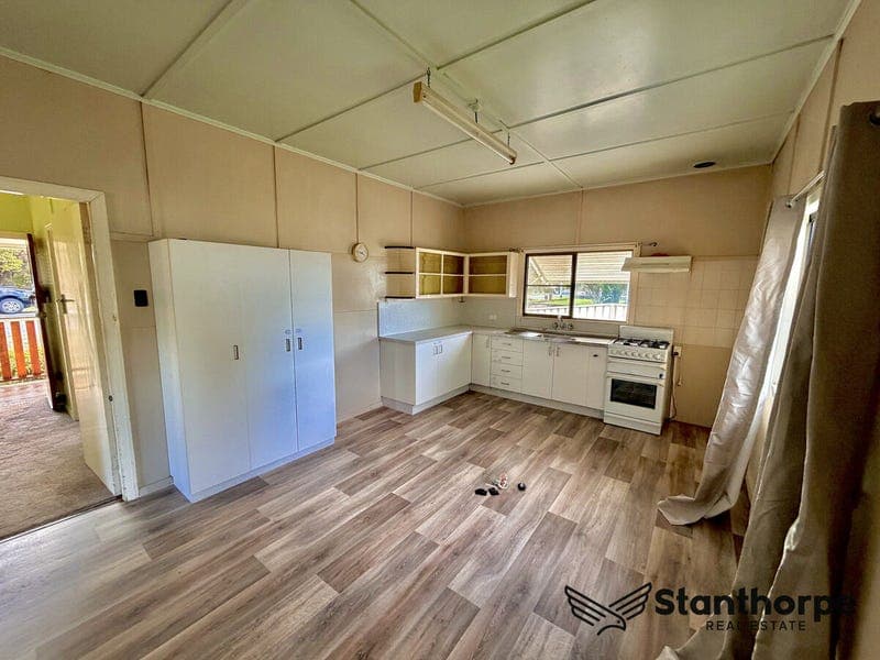 19 Hillcrest Street, Stanthorpe — photo 1 of 5