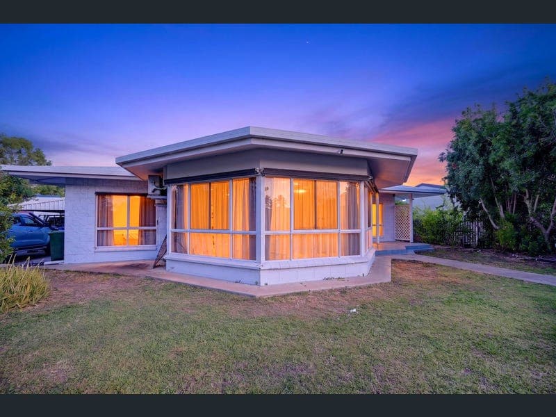 3 Oak Crescent, Bowen — photo 1 of 5