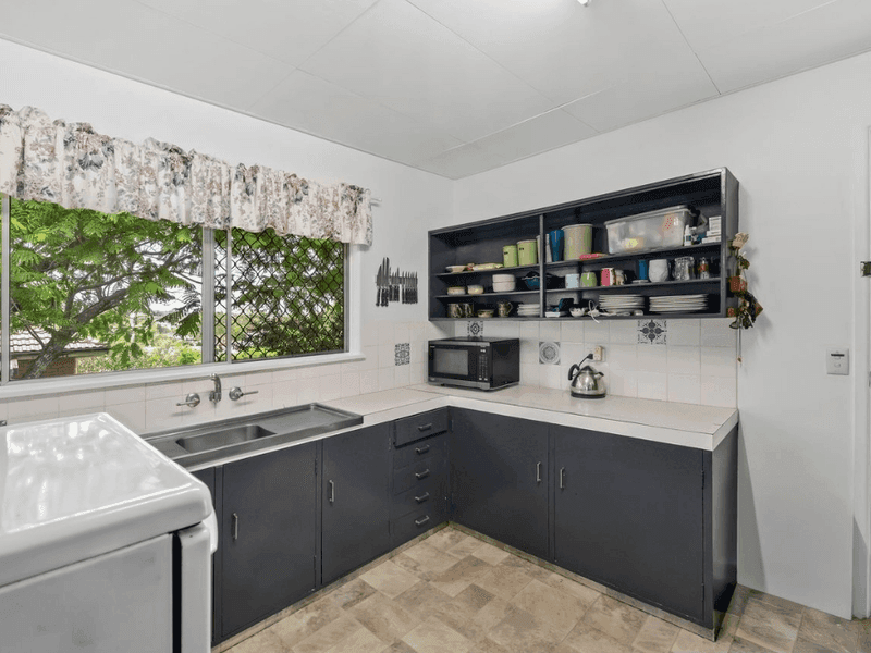 105 Minto Crescent, Arana Hills — photo 1 of 5