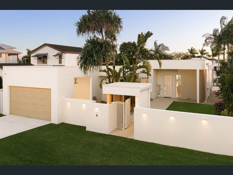 9 Coral Gables Key, Broadbeach Waters — photo 1 of 5