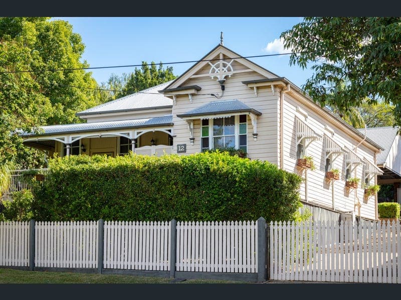12 Macgregor Street, Woodend — photo 1 of 5