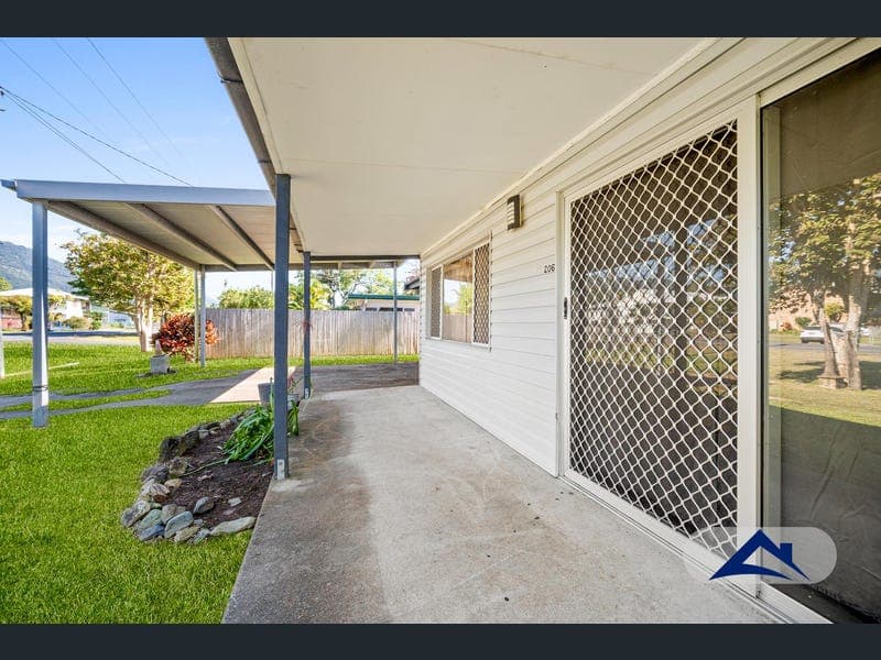 206-208 Mccoombe Street, Bungalow — photo 1 of 5