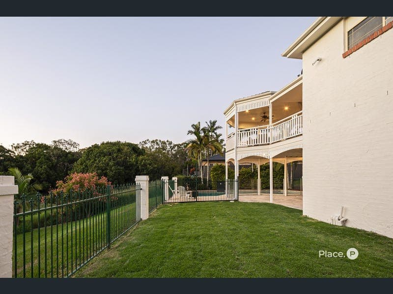 58 Saint Andrews Crescent, Carindale — photo 1 of 5