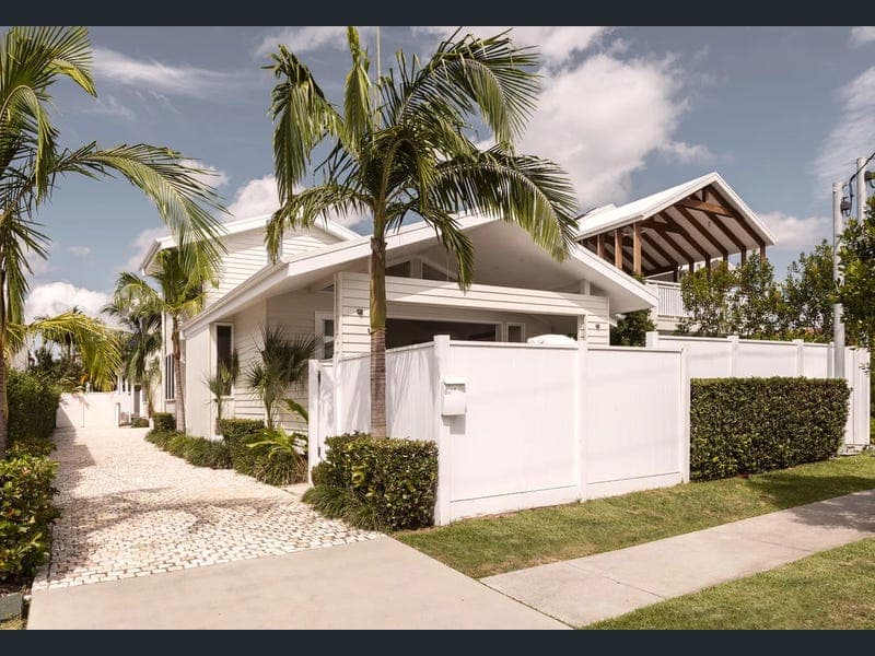 8 Elder Entrance, Burleigh Heads — photo 1 of 5